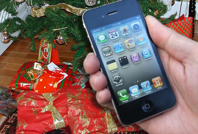 christmas-toys-iphone-gadgets-1026 christmas-toys-iphone-gadgets-1026